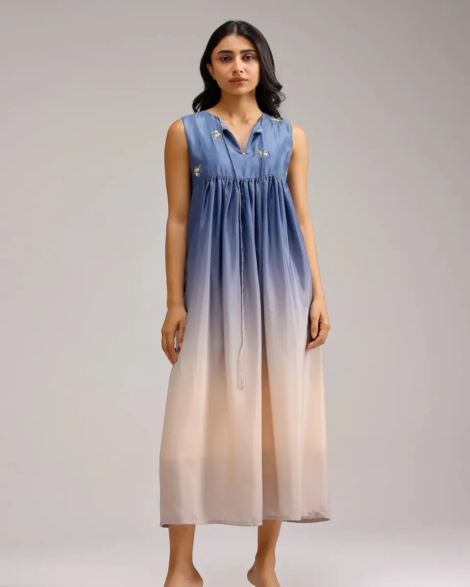 Our Dve Saanjh Blush Melt abito blu-beige crepe ricamato