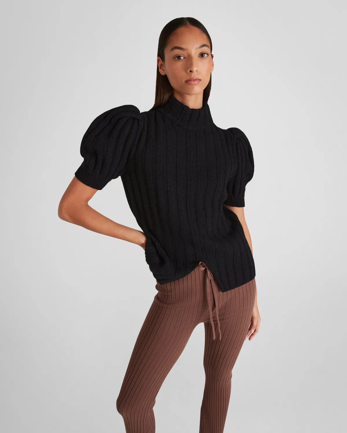 Violante Nessi Svevo pantaloni maglia marrone zampa
