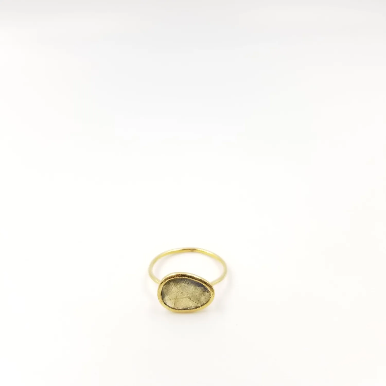 Our Dve Single Stone Labradorite Ring anello labradorite oro