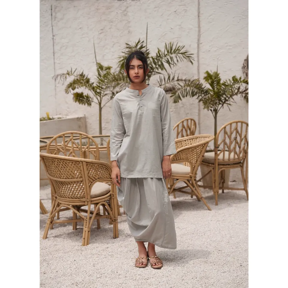 Our Dve Capsule 12 completo donna grigio top e pantalone
