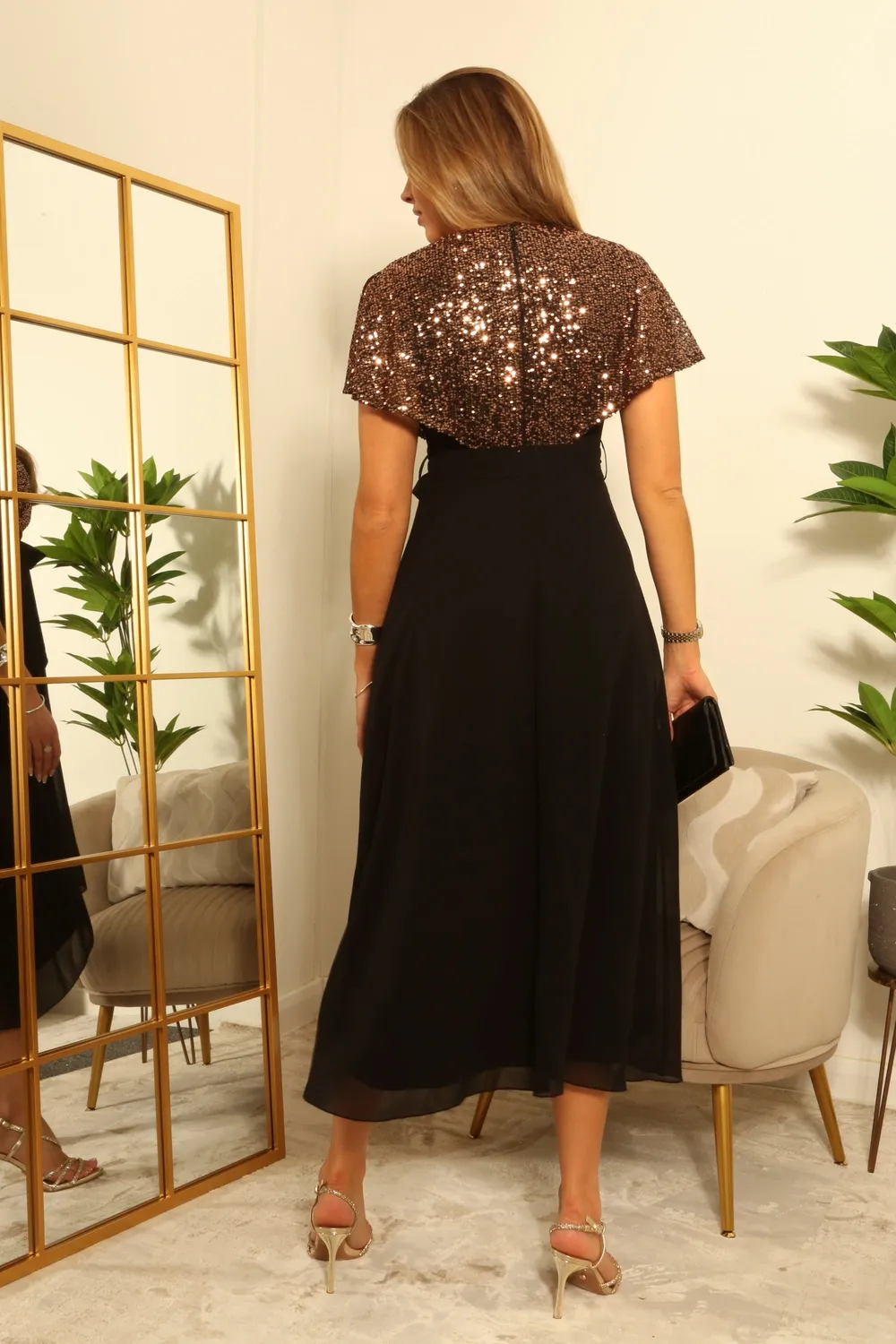 Double Second Sequin Cape Abito Chiffon Oro Mantella