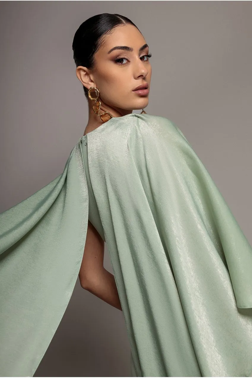 Goddiva Scoop Neck Cape abito maxi verde salvia in raso elegante