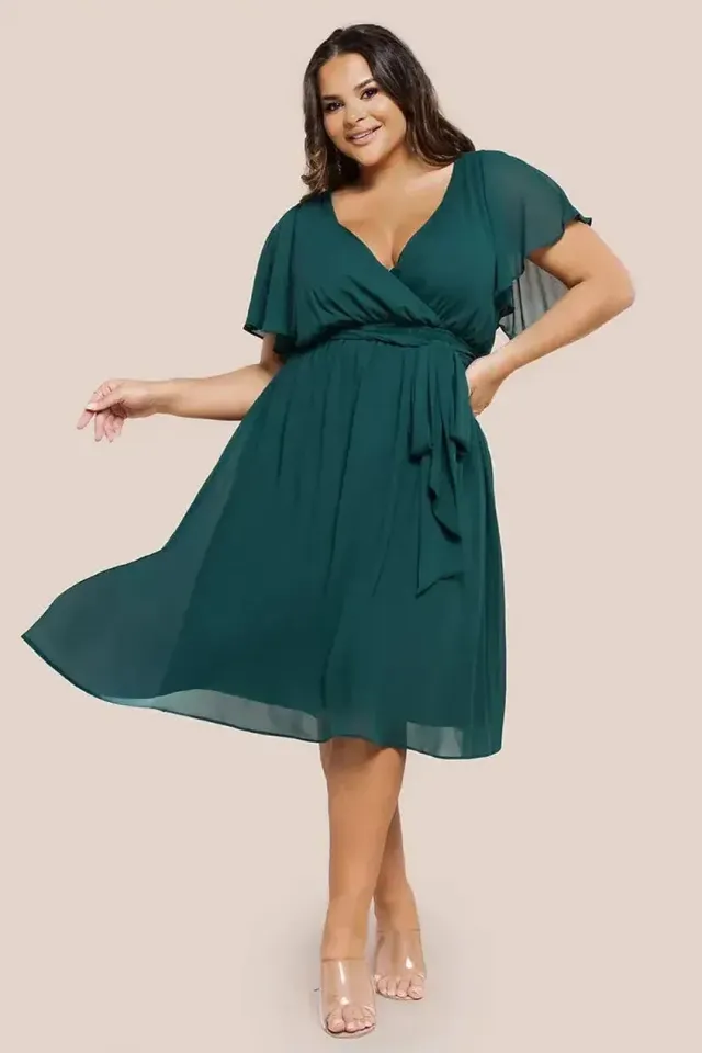 Goddiva Plus Wrap abito midi verde smeraldo taglie forti volant