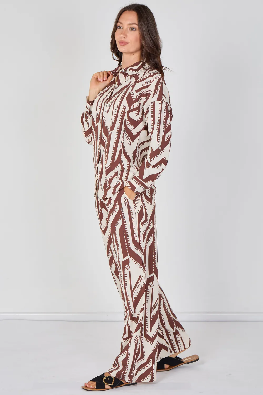 Goddiva Love Sunshine Geo Print Completo marrone camicia pantalone