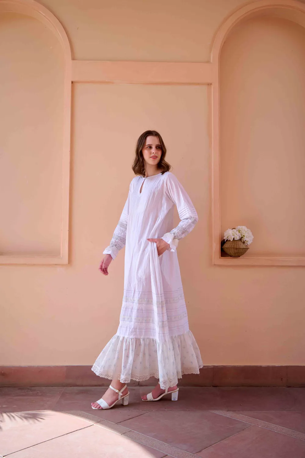 Our Dve Nancy maxi abito cotone bianco pizzo smerlo