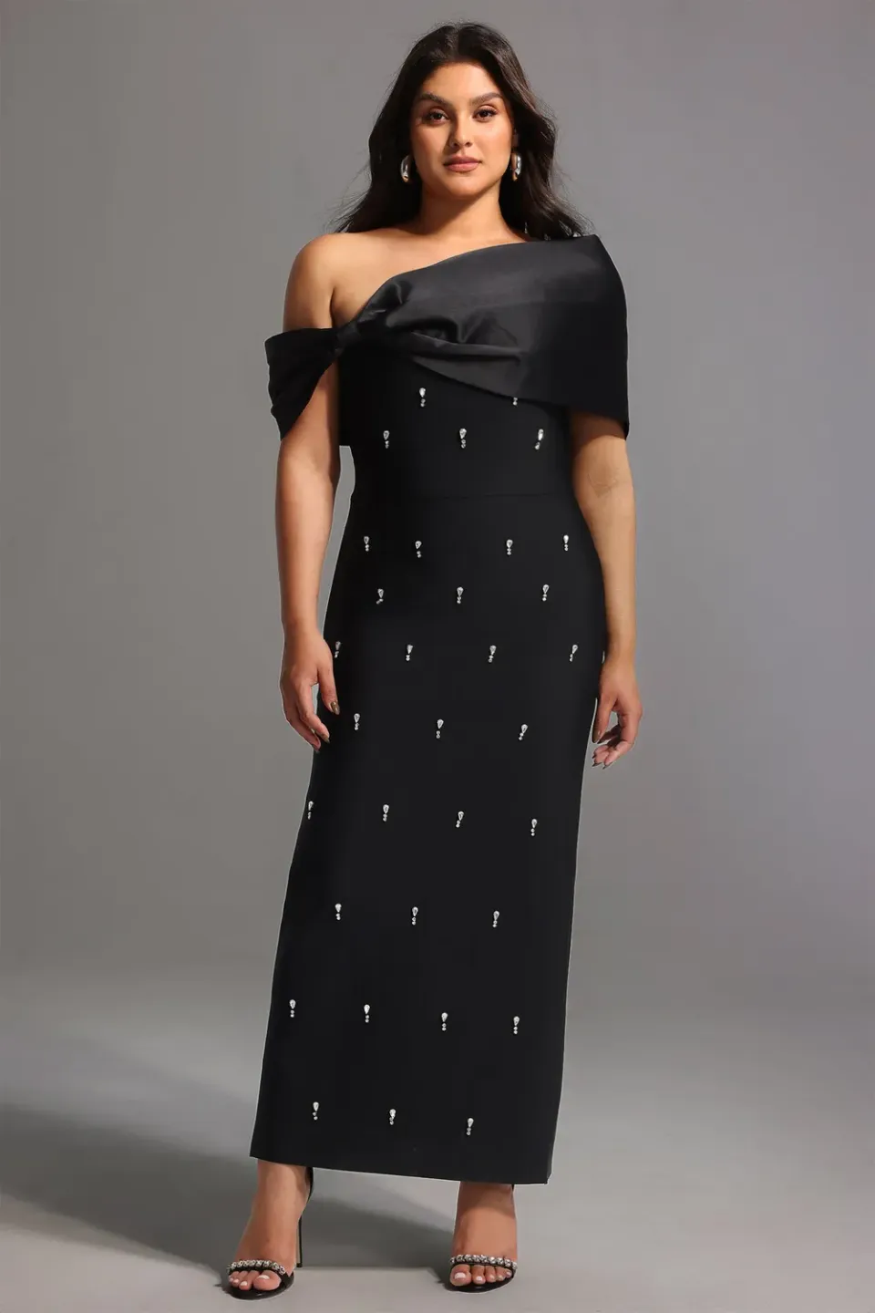 Bella Barnett Palez abito maxi nero monospalla