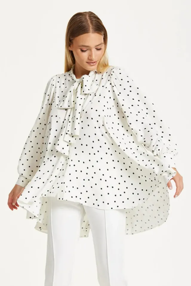 Liquorish Polka Dot Ruffle High-Low camicetta bianca pois