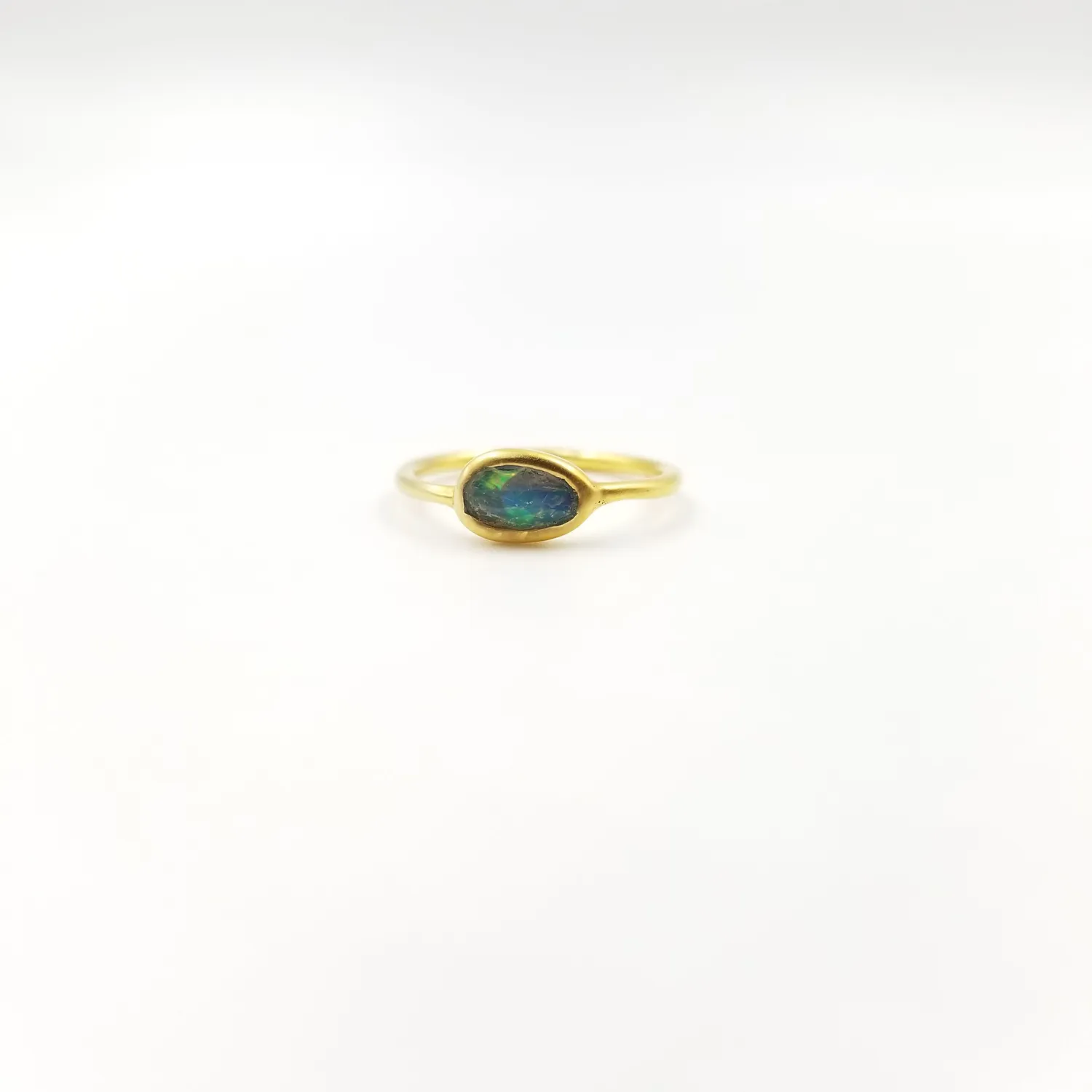 Our Dve Single Opal Stone Ring anello opale oro