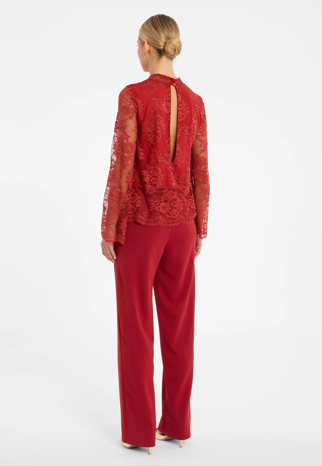 Ana Alcazar Cenura tuta pizzo rosso ruggine