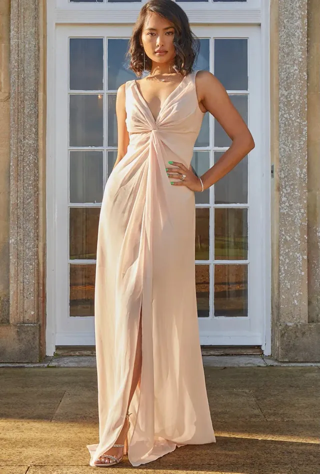 Chi Chi London Knot Detail abito maxi champagne curvy