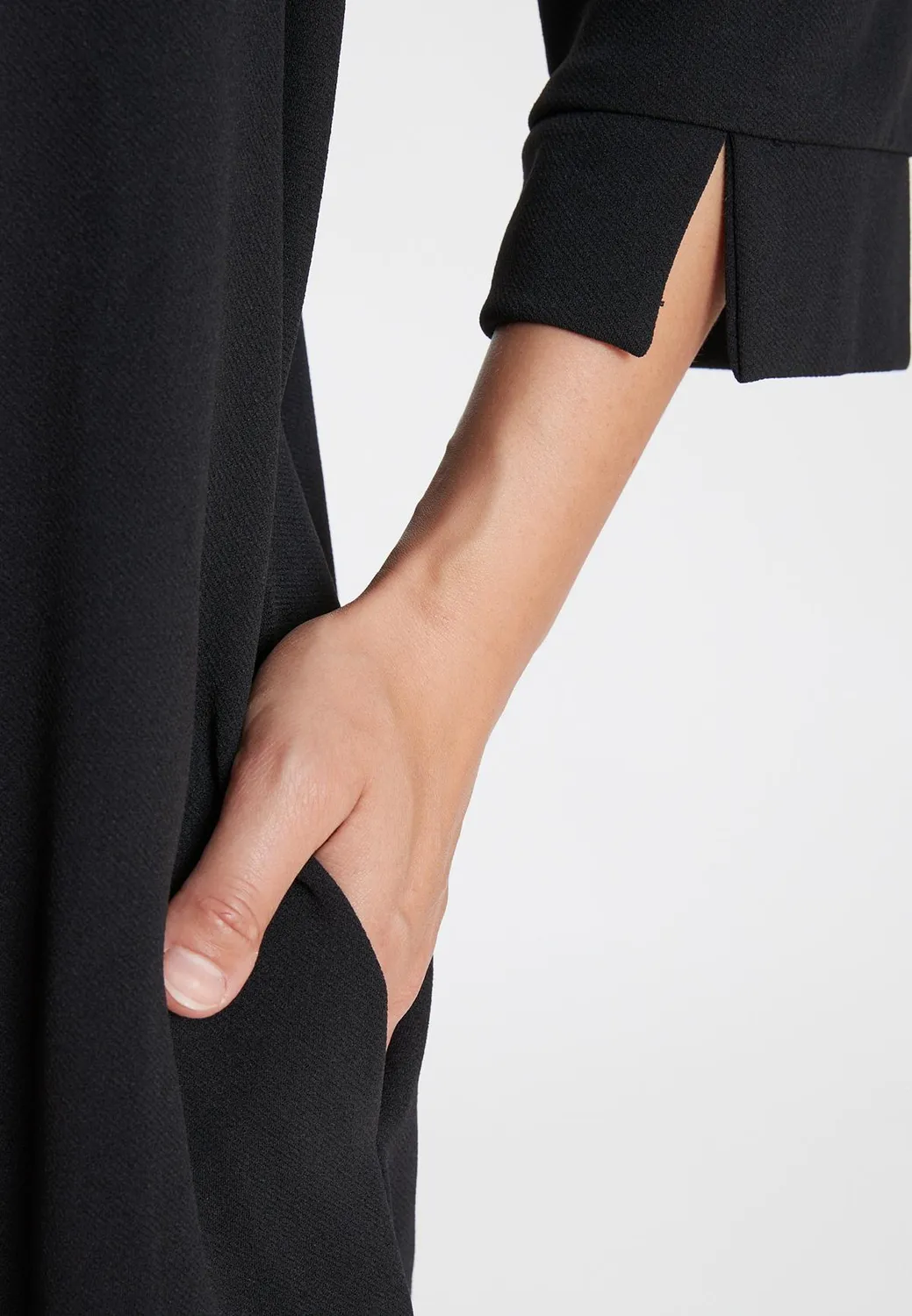 Ana Alcazar Sigate abito trapezio nero dolcevita