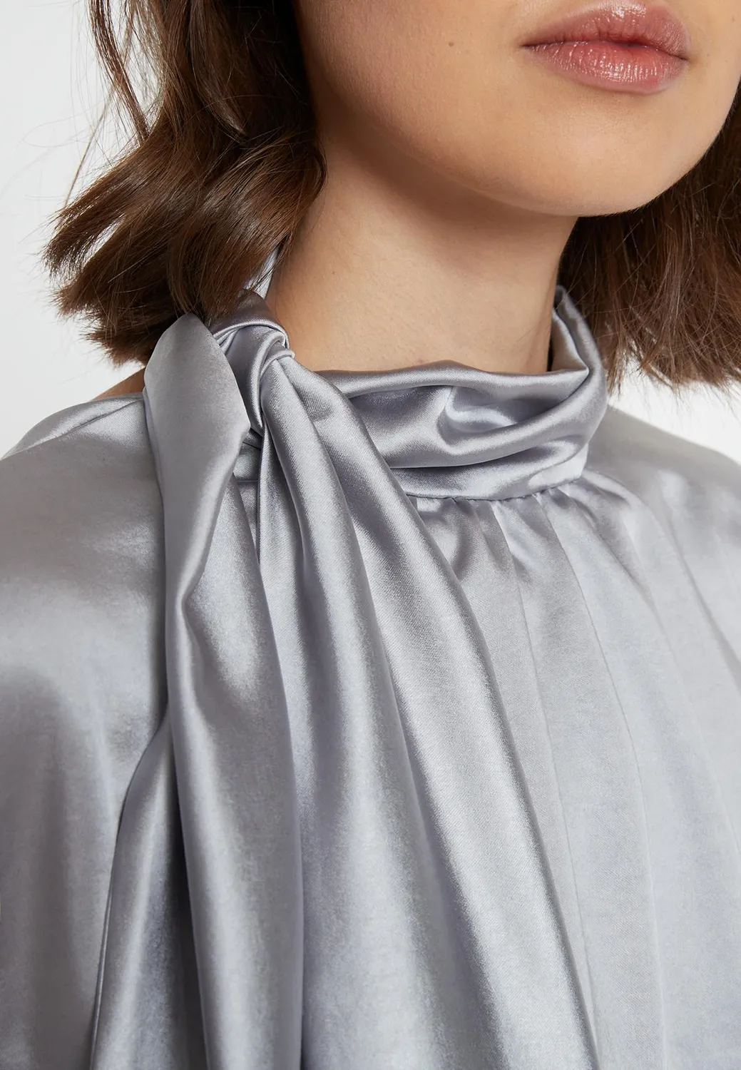 Ana Alcazar Sibora blusa satin grigio argento fiocco