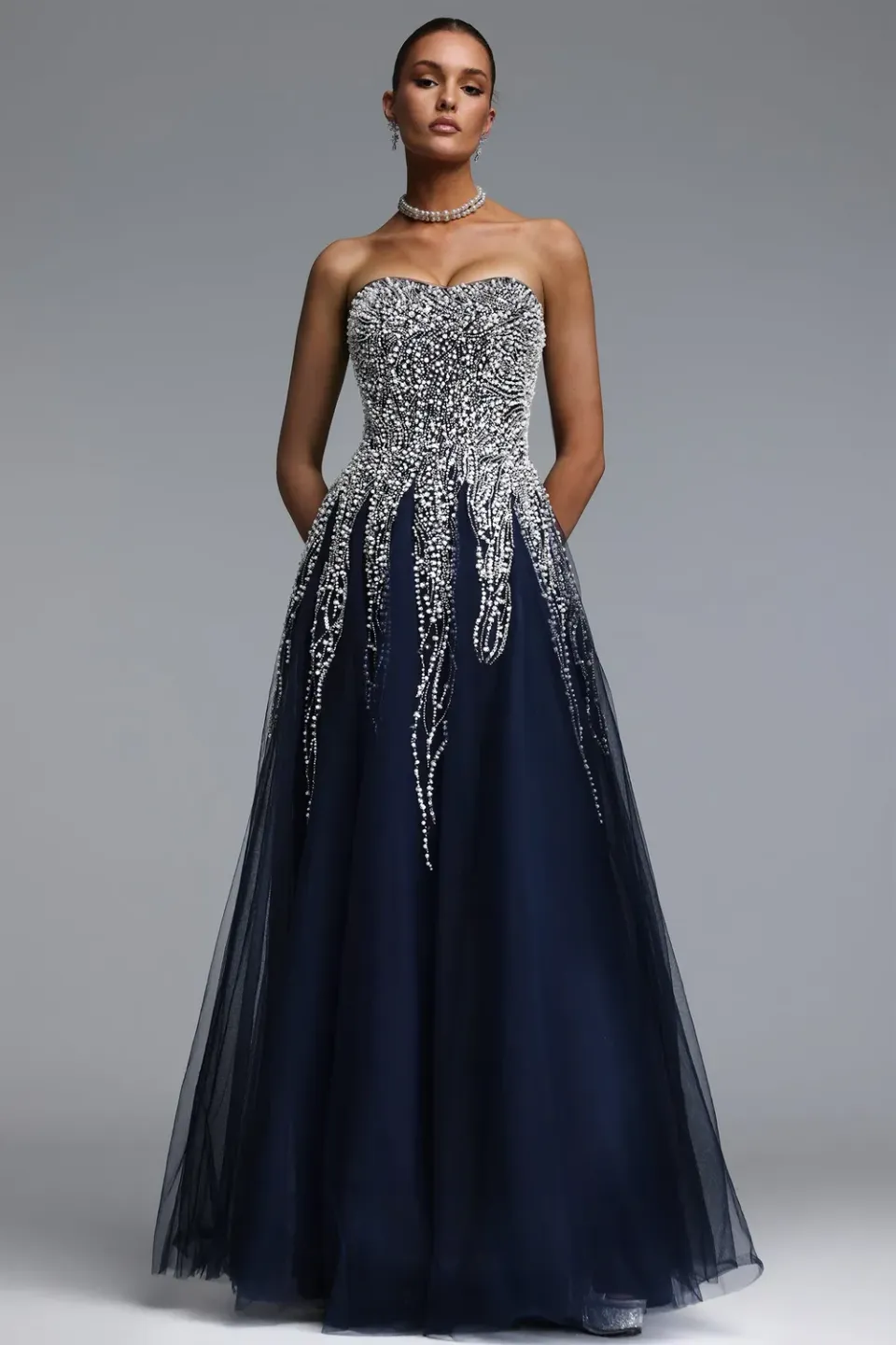 Bella Barnett Soloma abito lungo blu tulle senza spalline