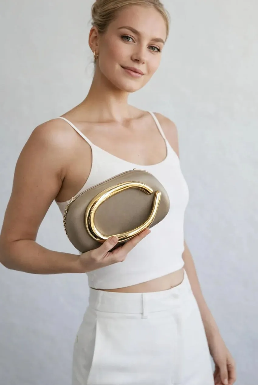 SVNX pochette clutch ovale oro satinata con catena