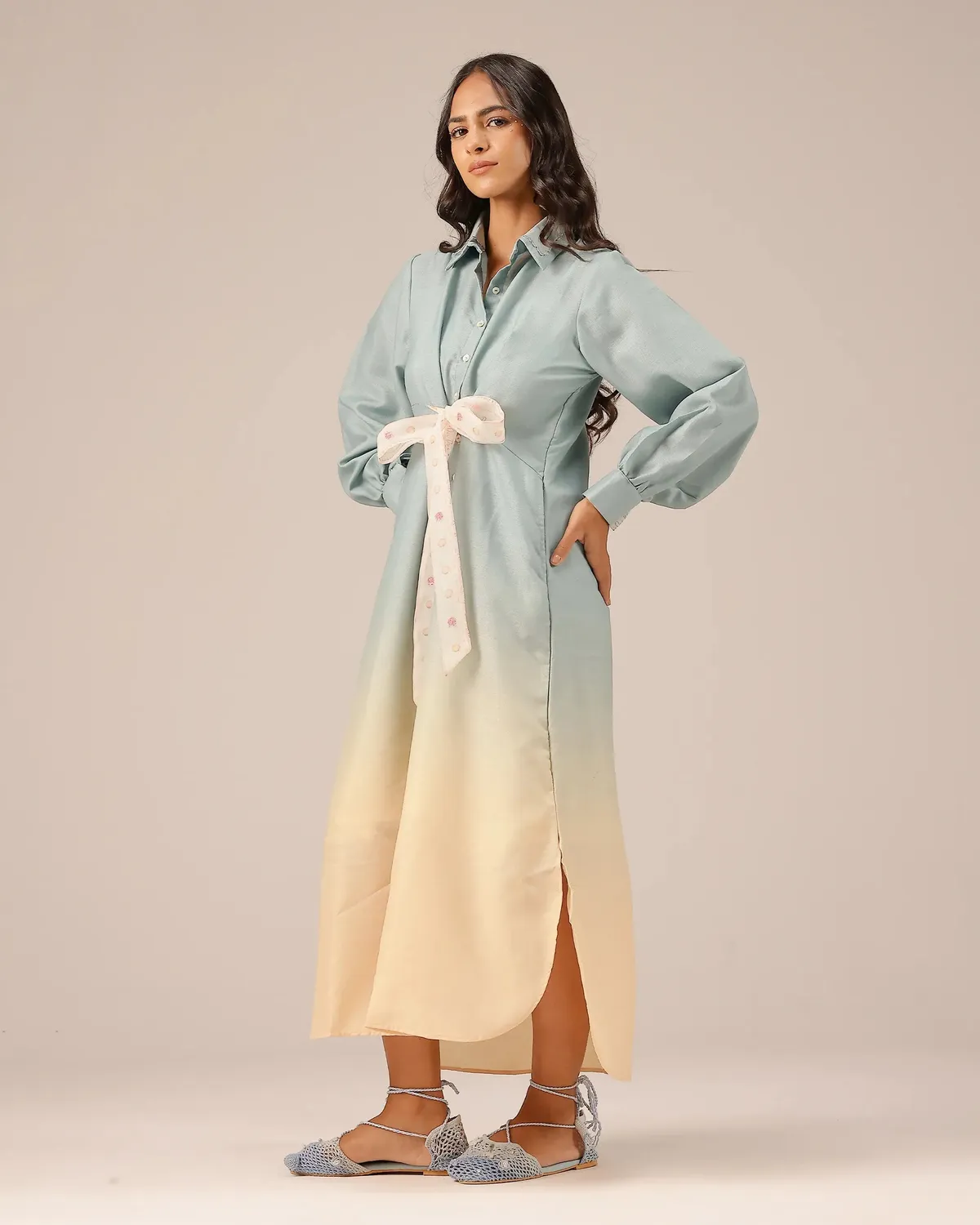 Our Dve Hibiscus abito midi grigio cintura organza