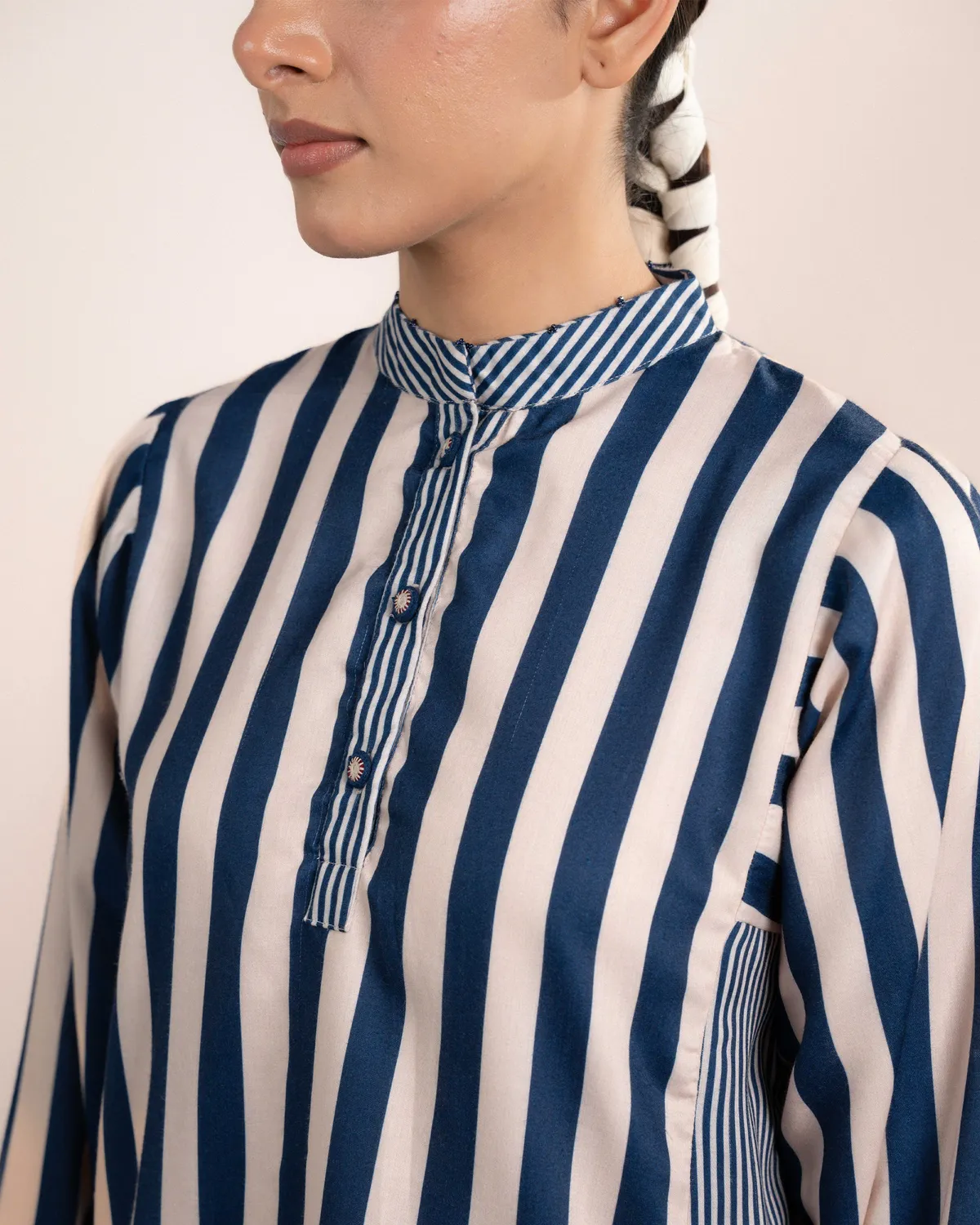 Our Dve Zuri camicia blu righe spesse modal 29 pollici