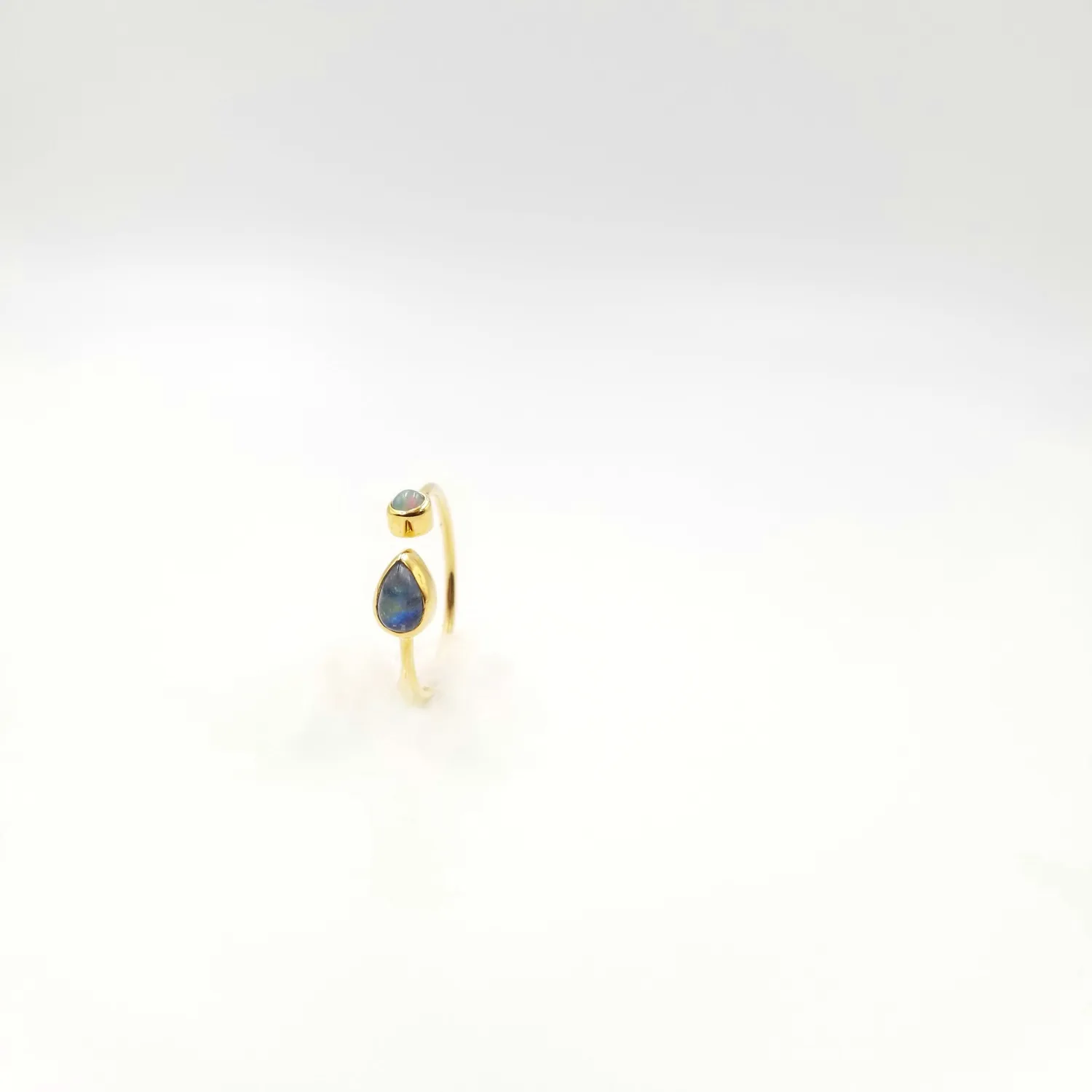 Our Dve Opal and Moonstone anello opale placcato oro