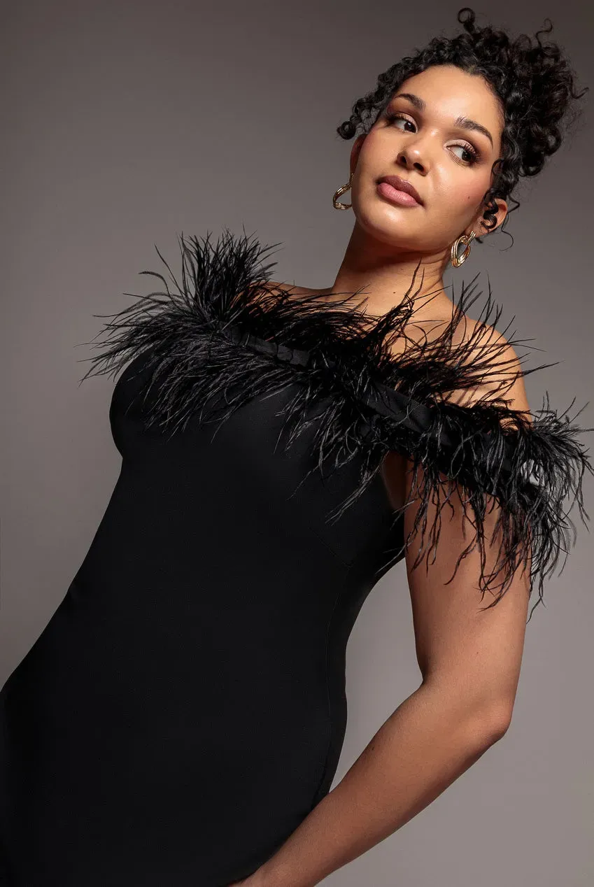 Goddiva Plus Feather abito midi nero piume spalle scoperte
