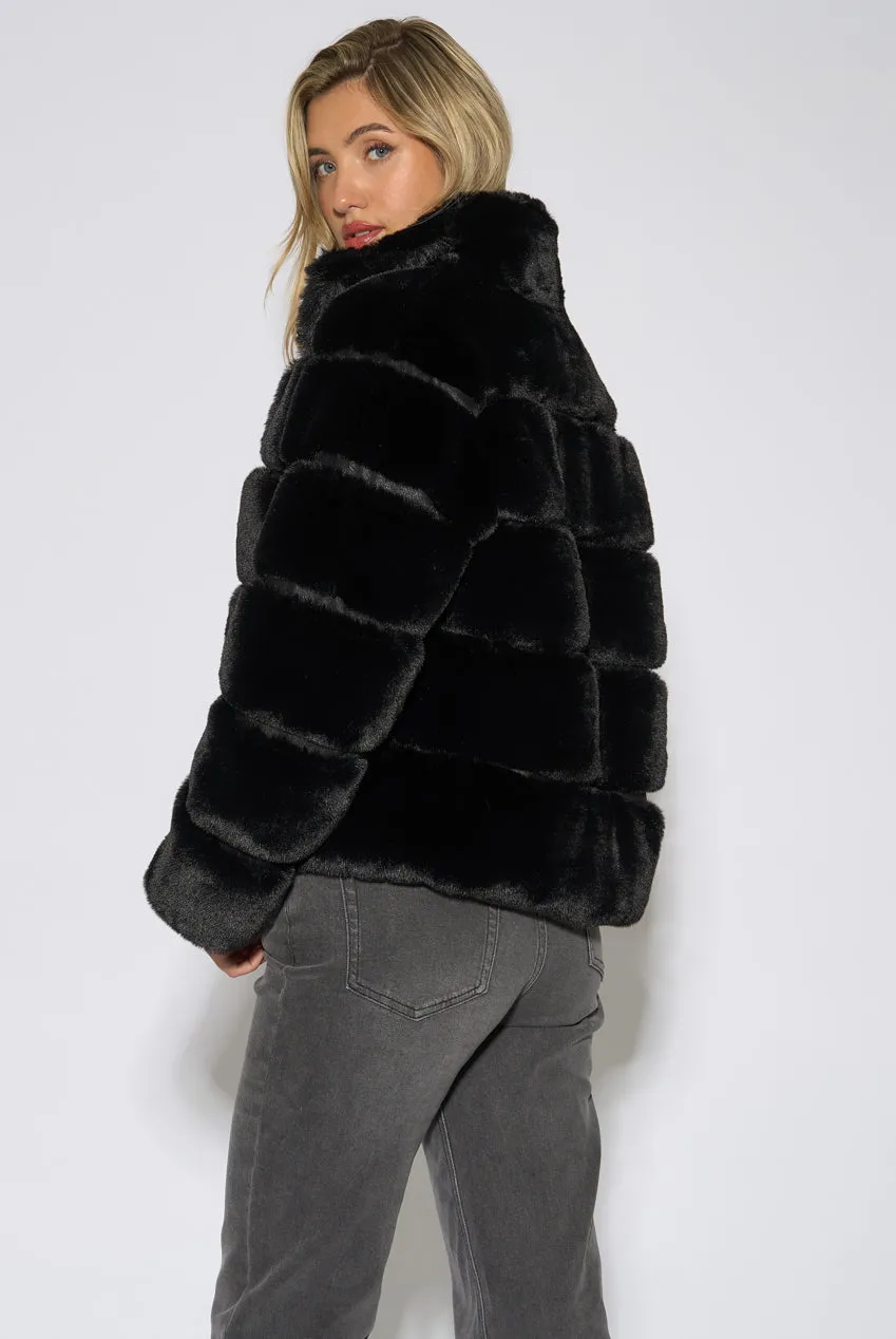 Gini London giacca pelliccia nera collo funnel