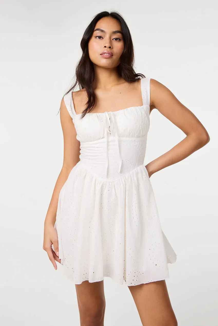 Pink Vanilla Broderie Milkmaid abito bianco cotone