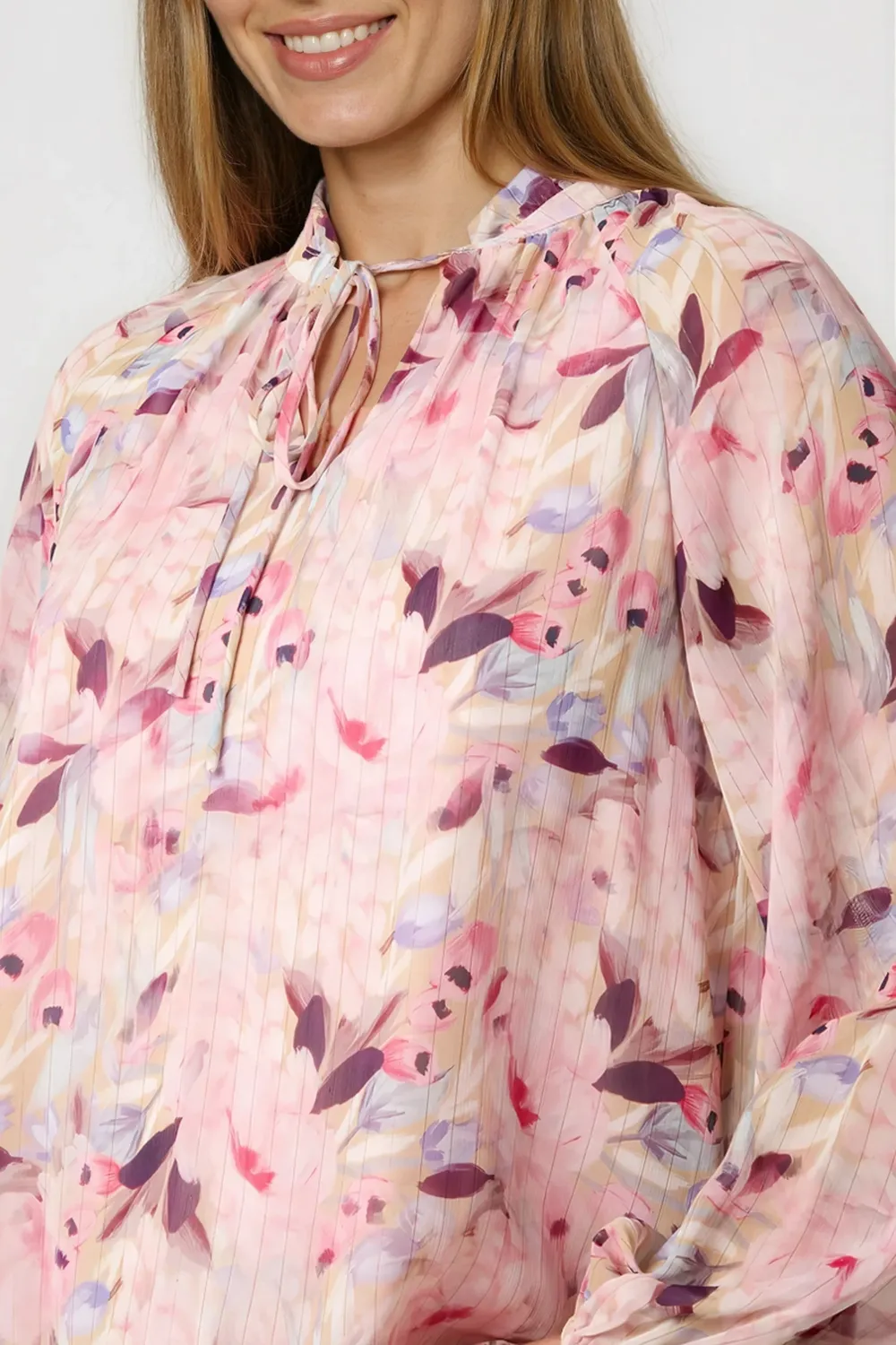 Aftershock London Floral Tie Neck blusa rosa chiffon