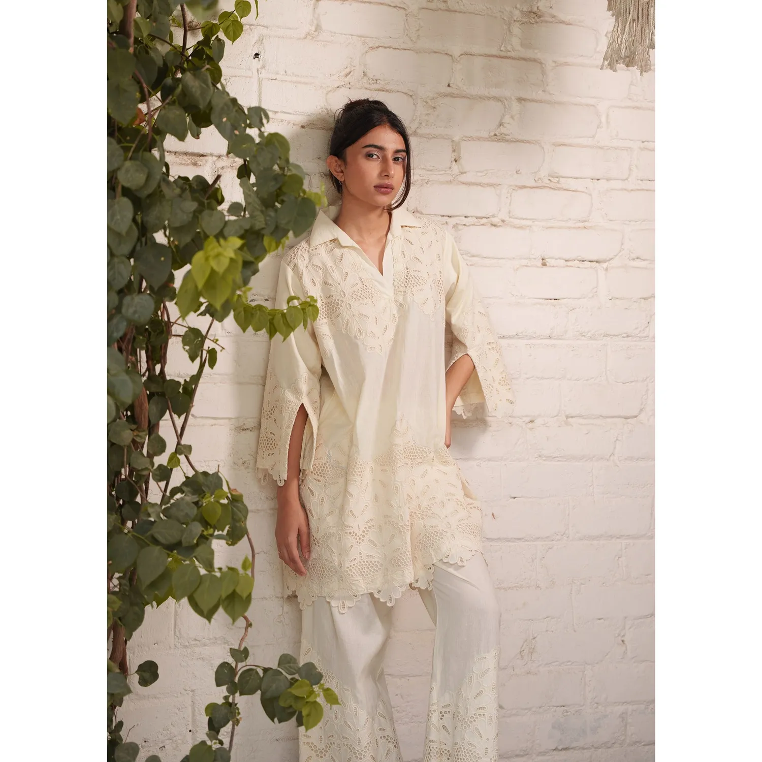 Our Dve Capsule 18 top beige cotone pizzo