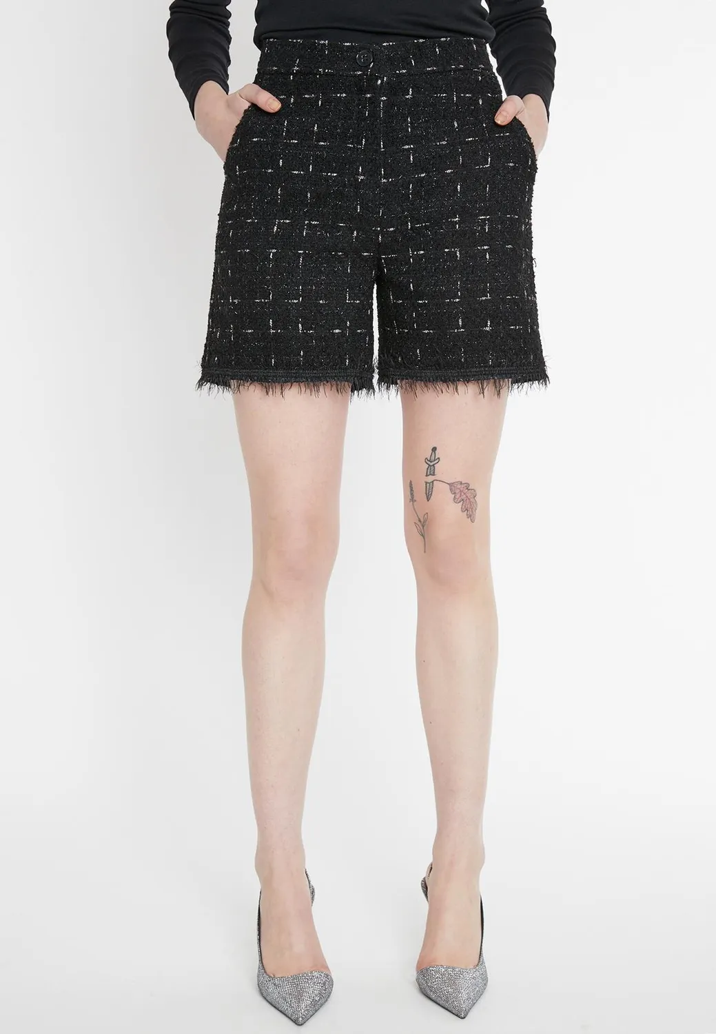 Ana Alcazar Sadena shorts bouclé neri eleganti