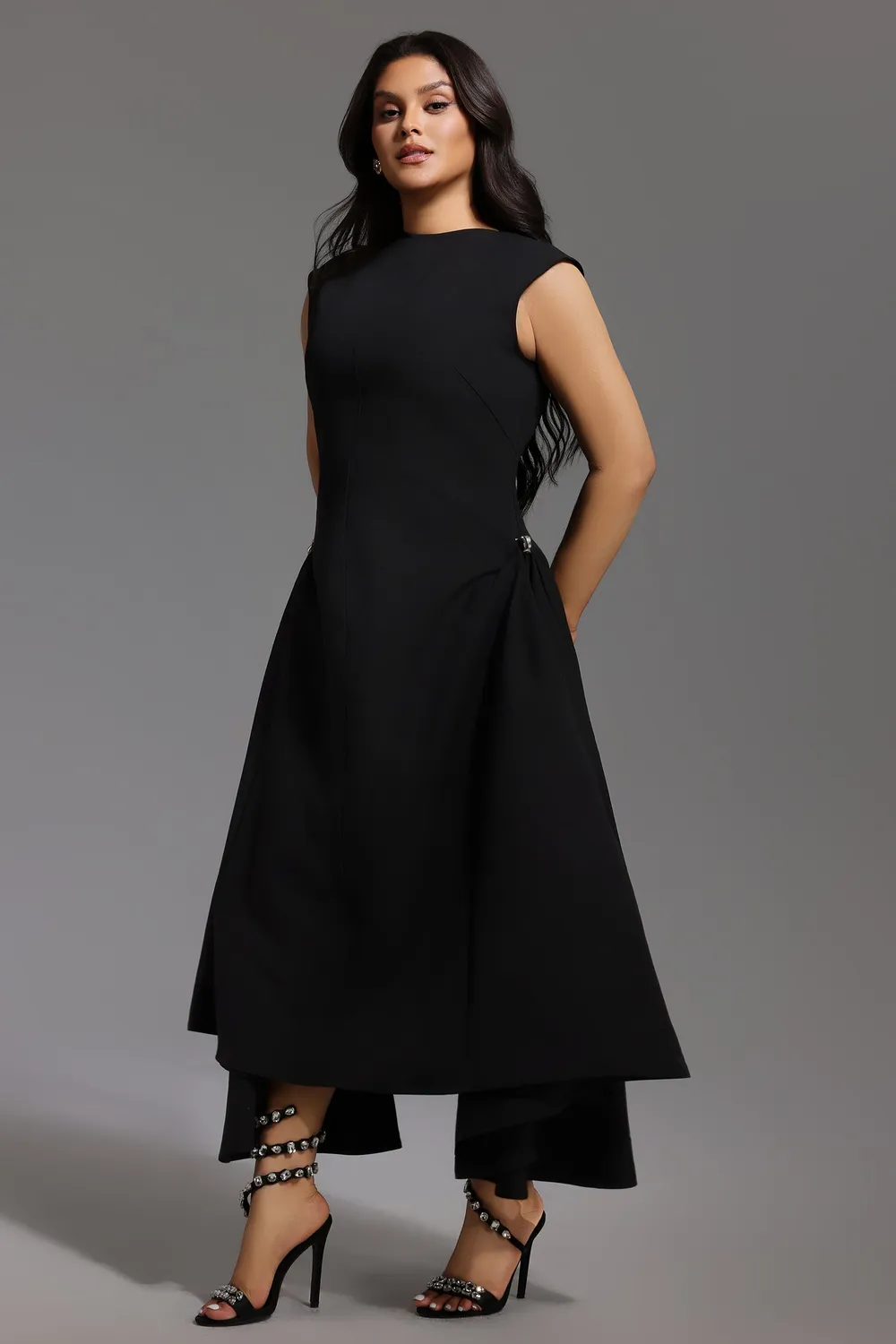 Bella Barnett Paca Choker abito maxi nero smanicato