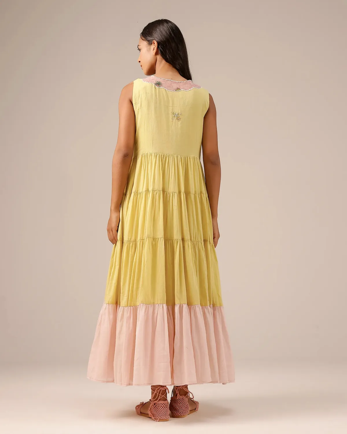 Our Dve Melon Muse completo giacca abito giallo rosa