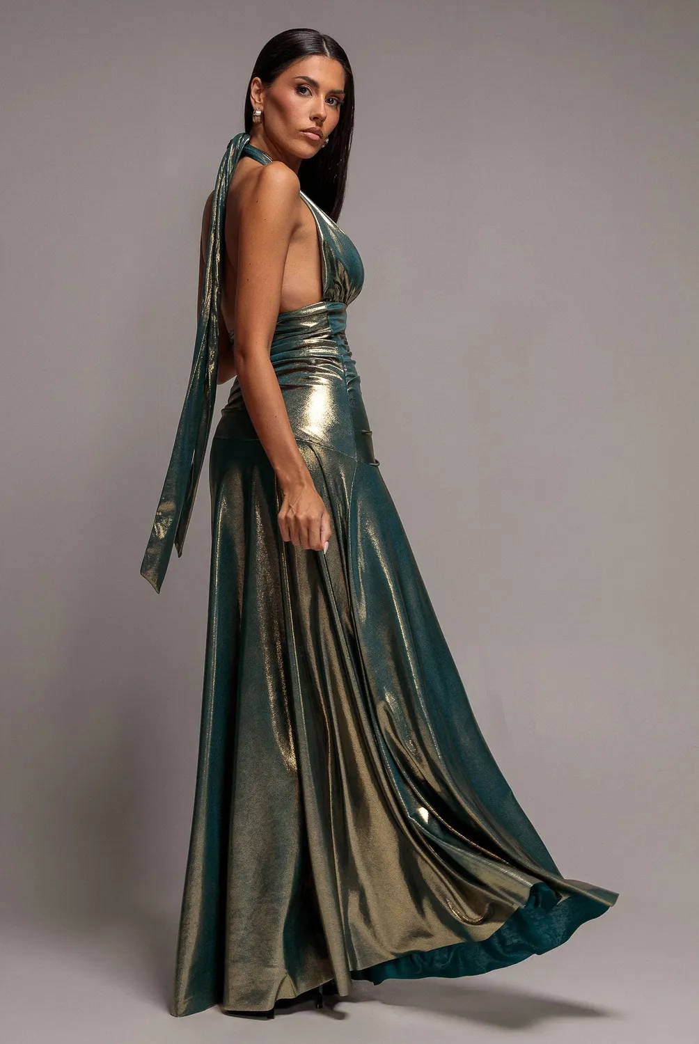 Goddiva Halterneck Empire abito maxi oro scuro laminato