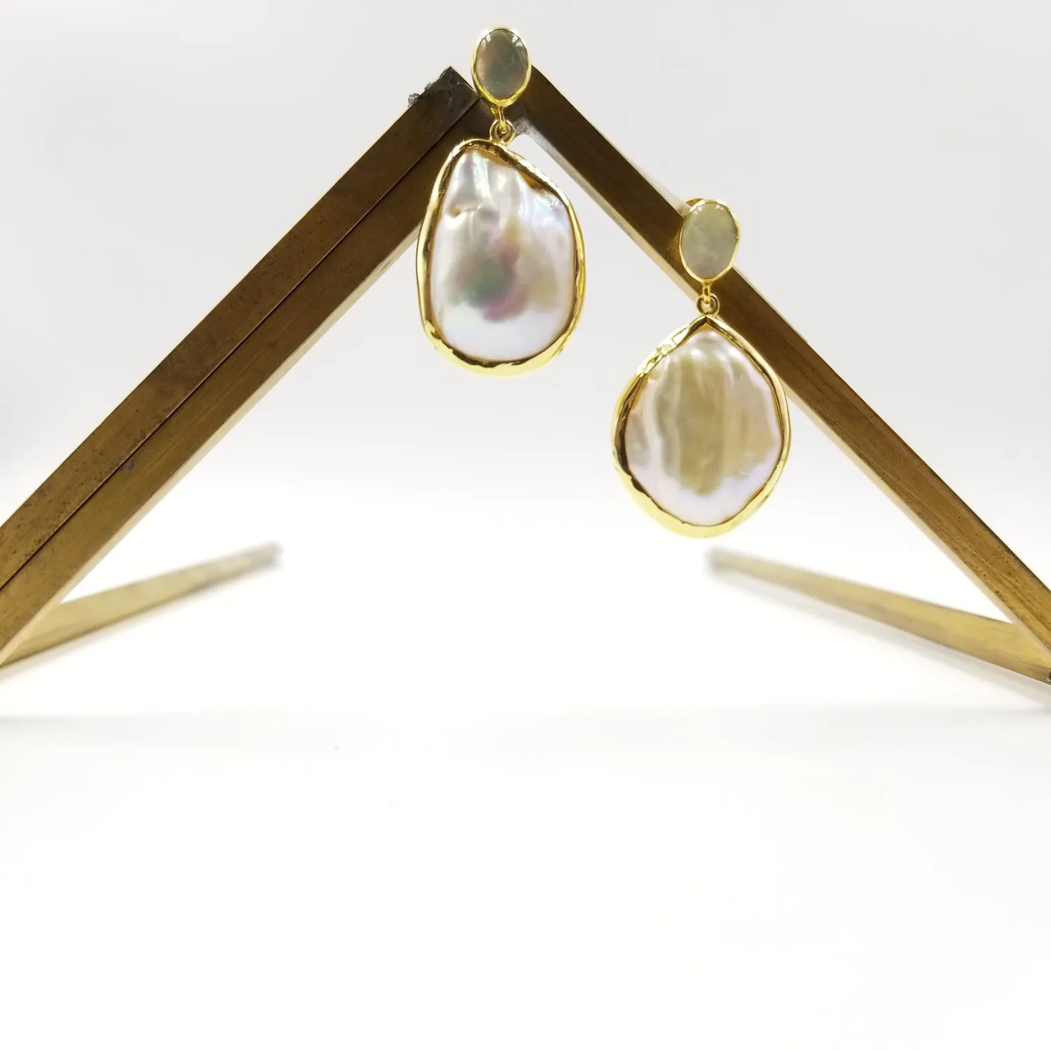 Our Dve Pearl Drop orecchini perla argento dorato