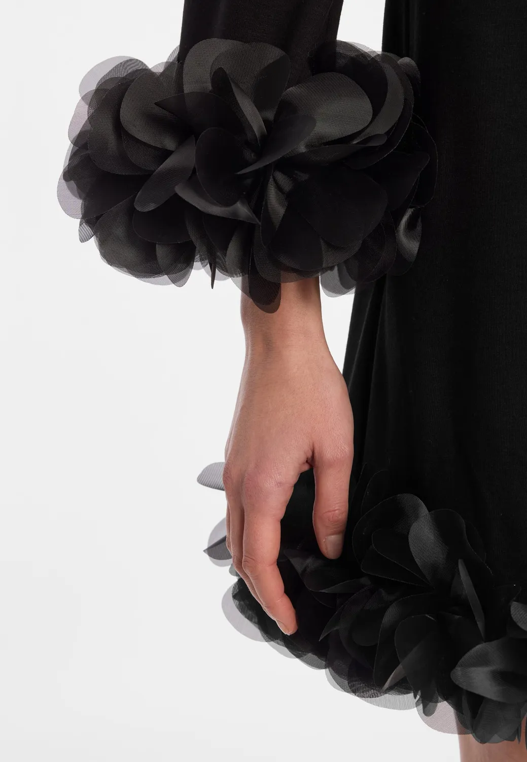Ana Alcazar Engy abito nero fiori organza
