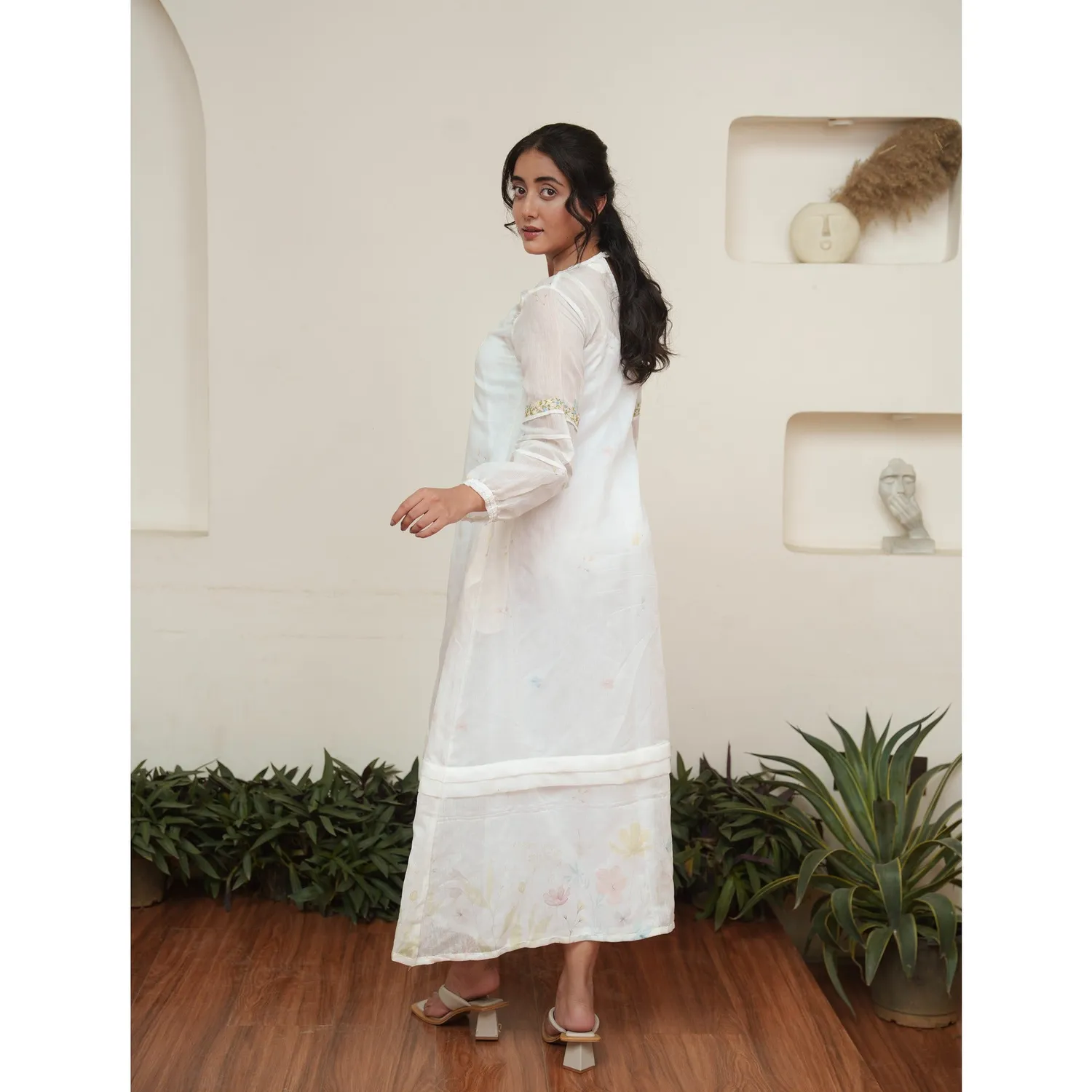 Our Dve Capsule 16 abito midi bianco chanderi
