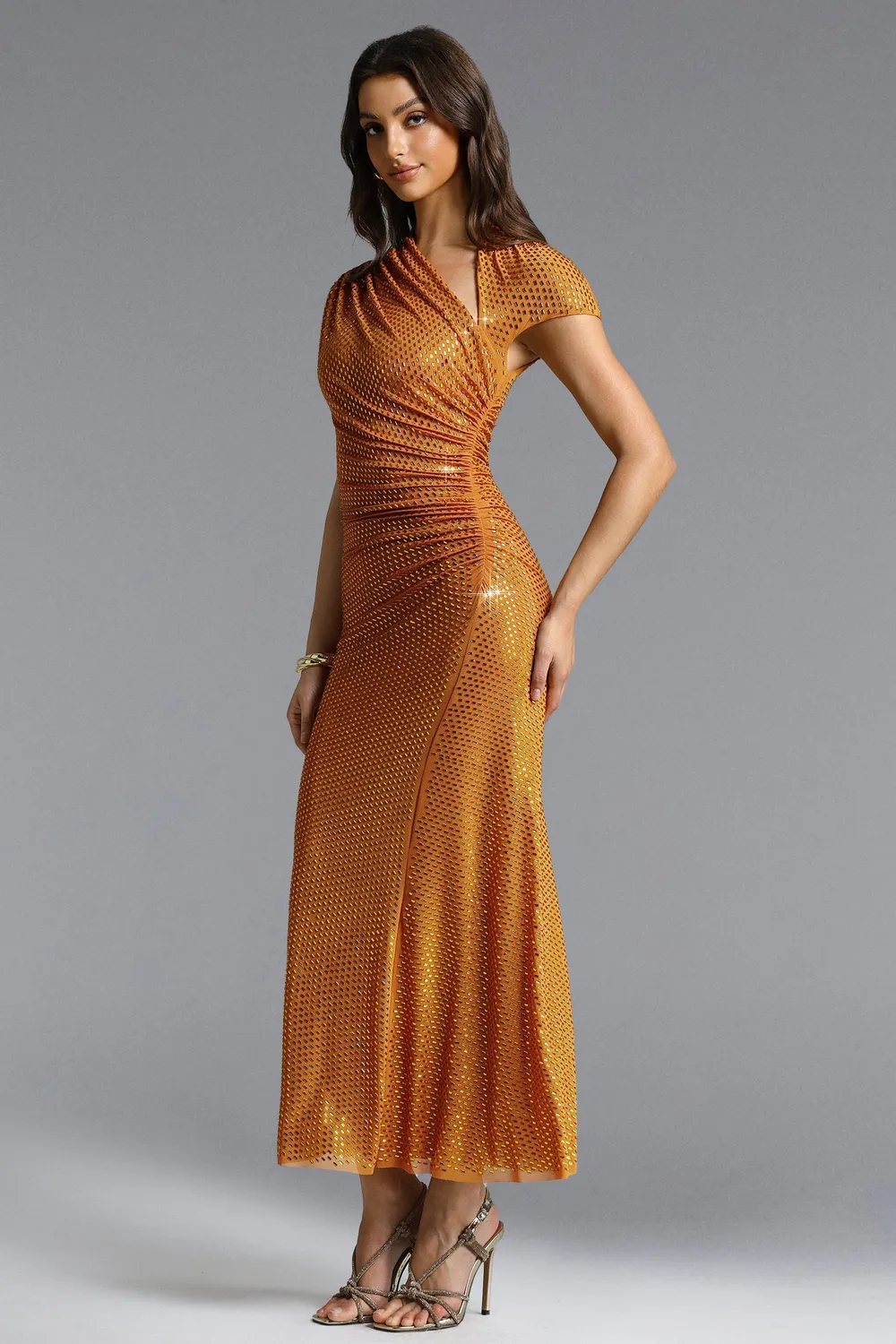 Bella Barnett Pora Chic abito maxi oro cristalli