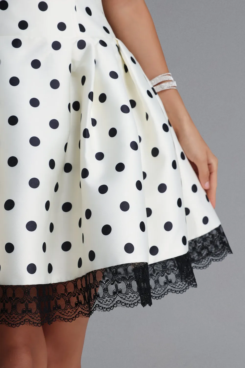Bella Barnett Rizza abito mini nero pois pizzo