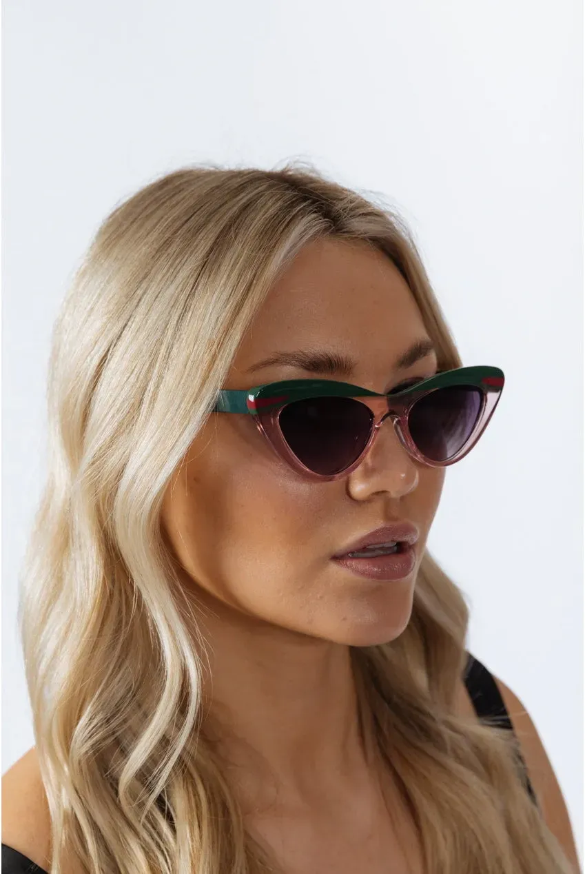 SVNX occhiali da sole cat-eye rosa verde lente nera