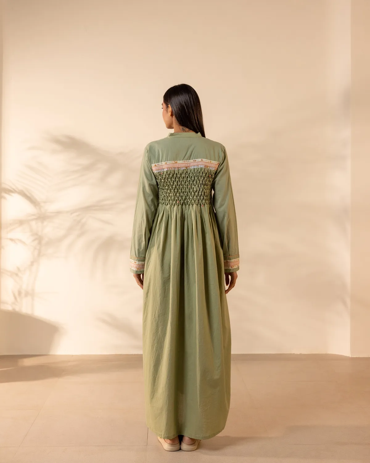 Our Dve Whimsy abito lungo verde chiaro ricamato
