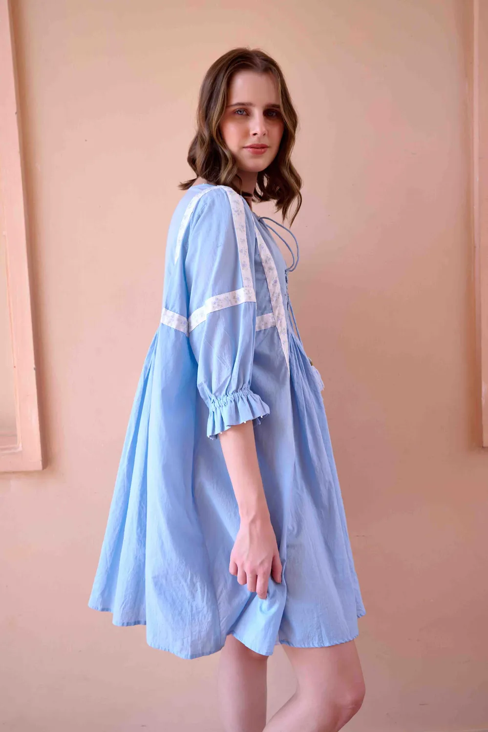 Our Dve Navy abito blu corto in cotone con pizzo