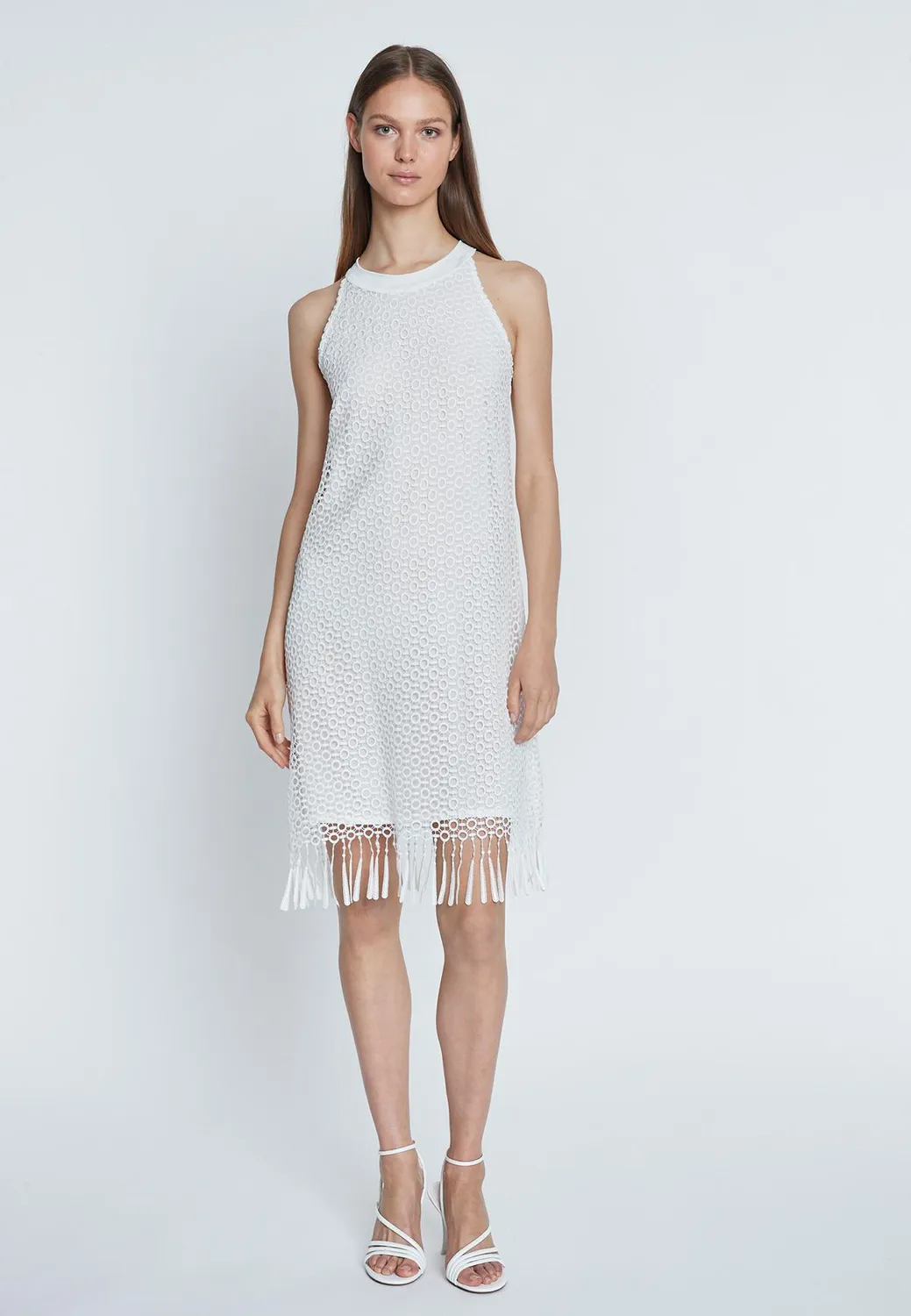 Ana Alcazar Rajala abito in pizzo bianco corto