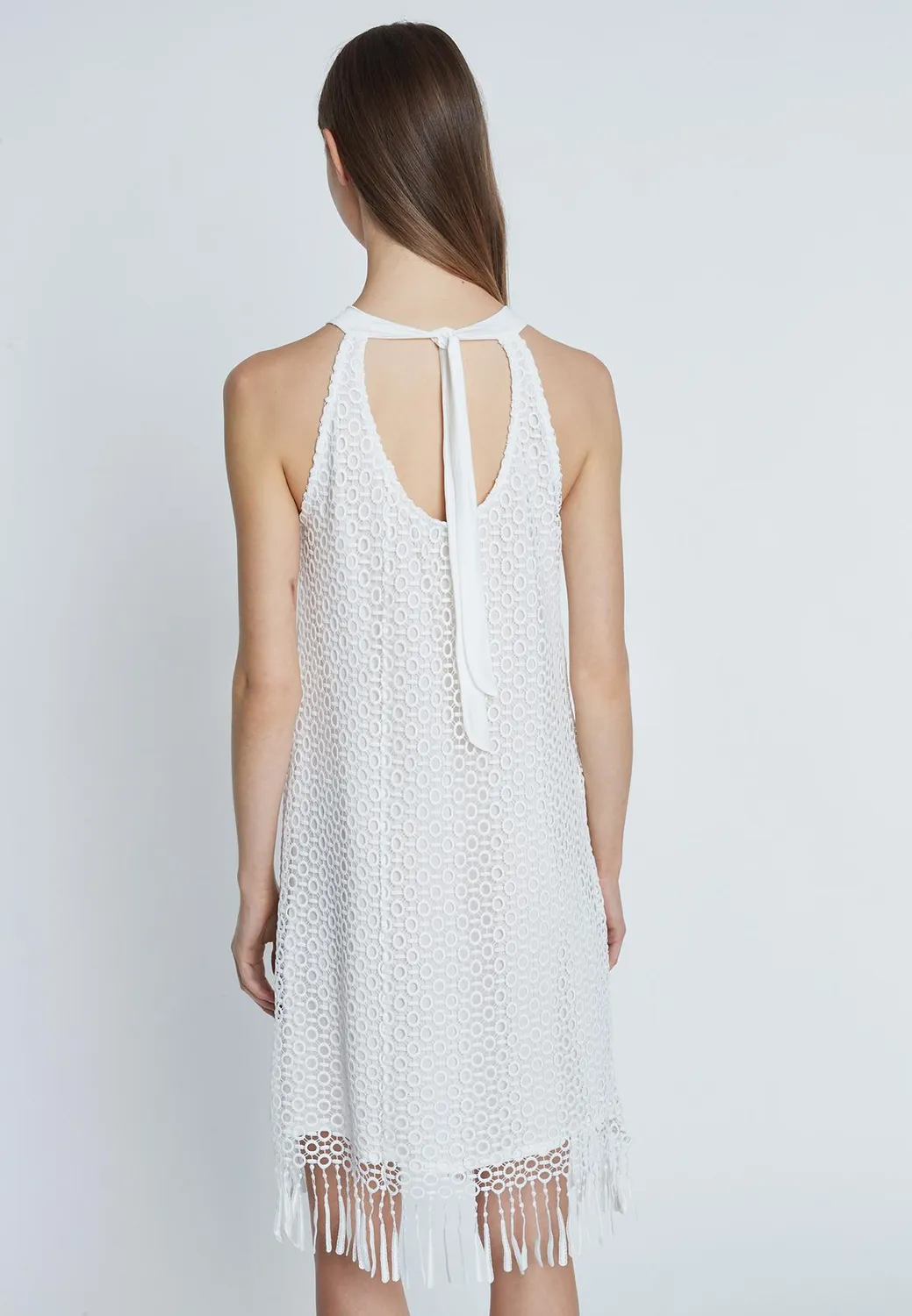 Ana Alcazar Rajala abito in pizzo bianco corto