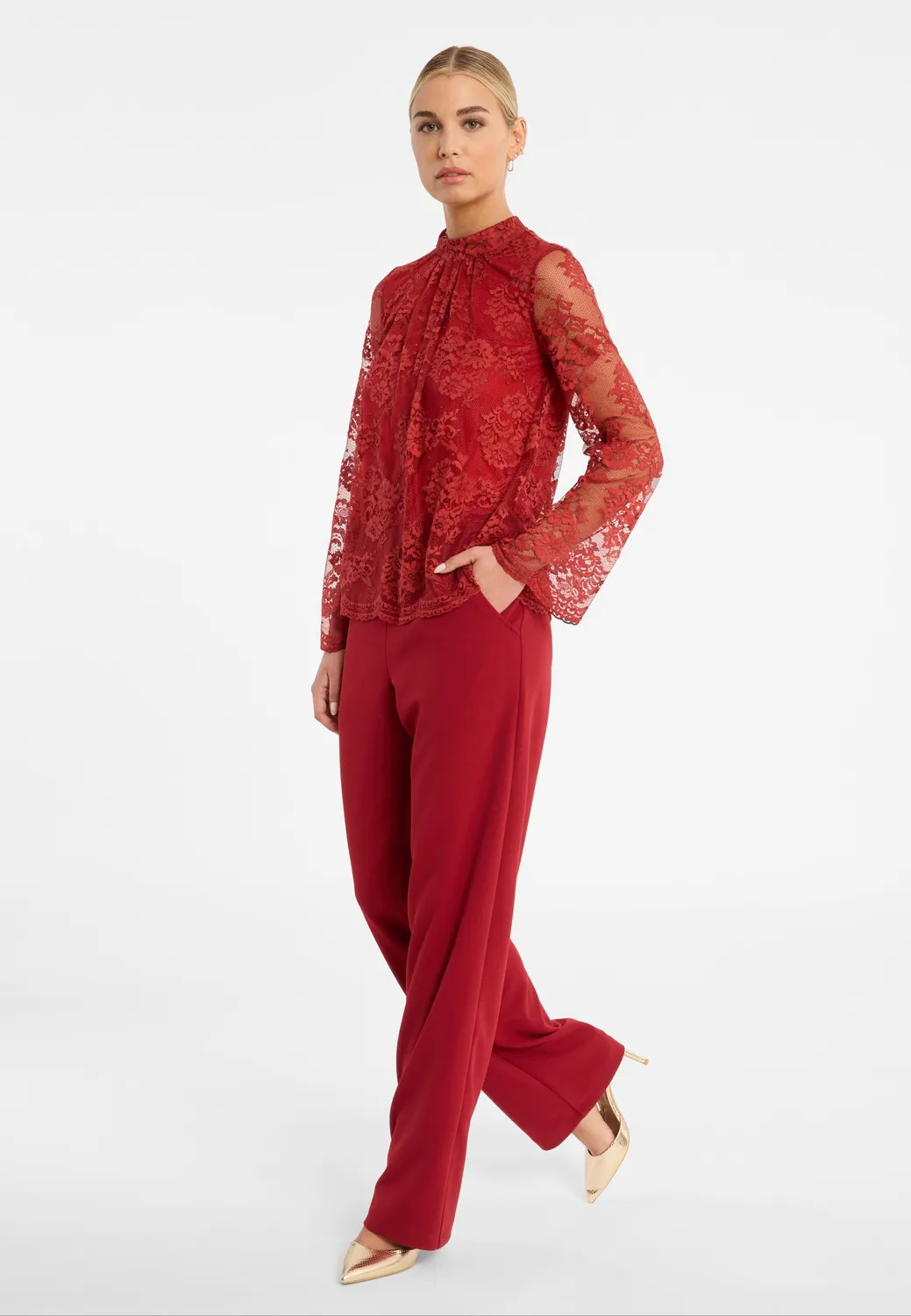 Ana Alcazar Cenura tuta pizzo rosso ruggine