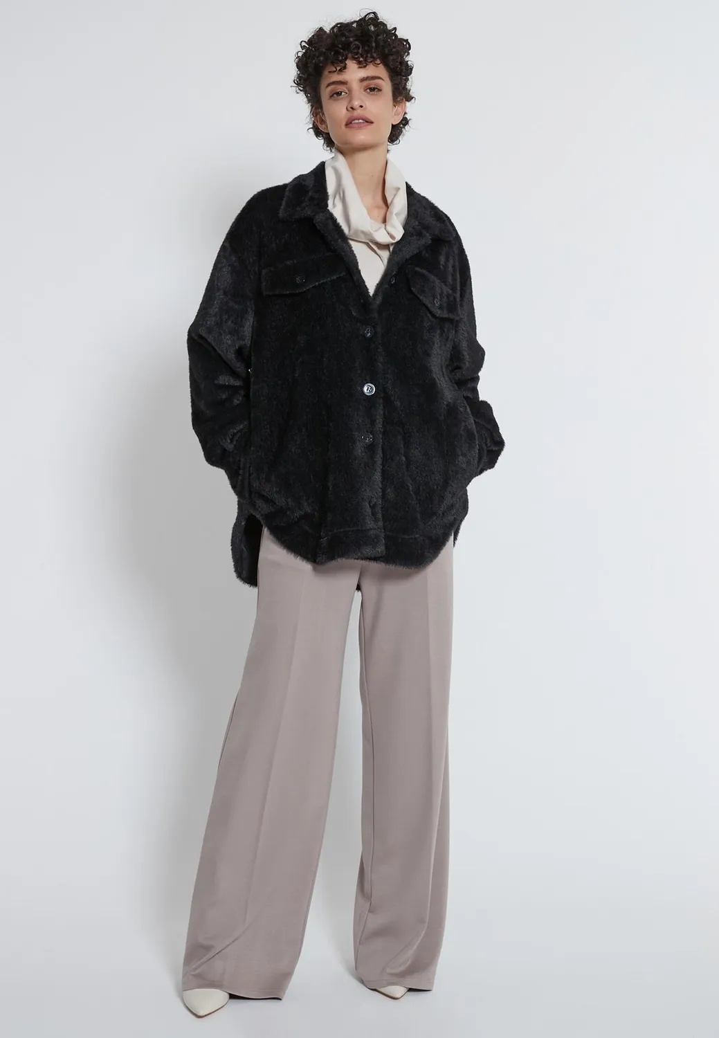 Ana Alcazar Habila giacca camicia nera sagoma slim