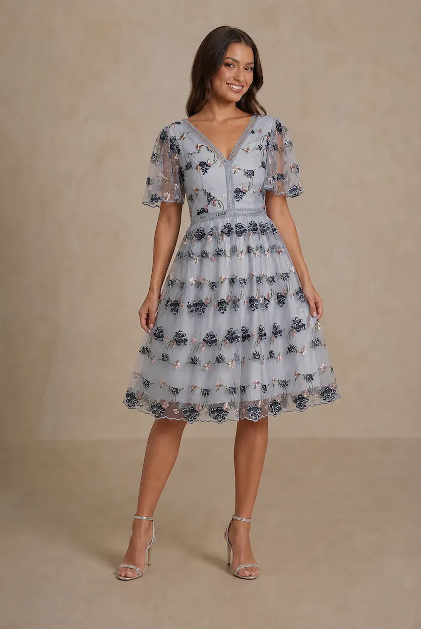Chi Chi London Floral abito pizzo midi blu ricamo floreale