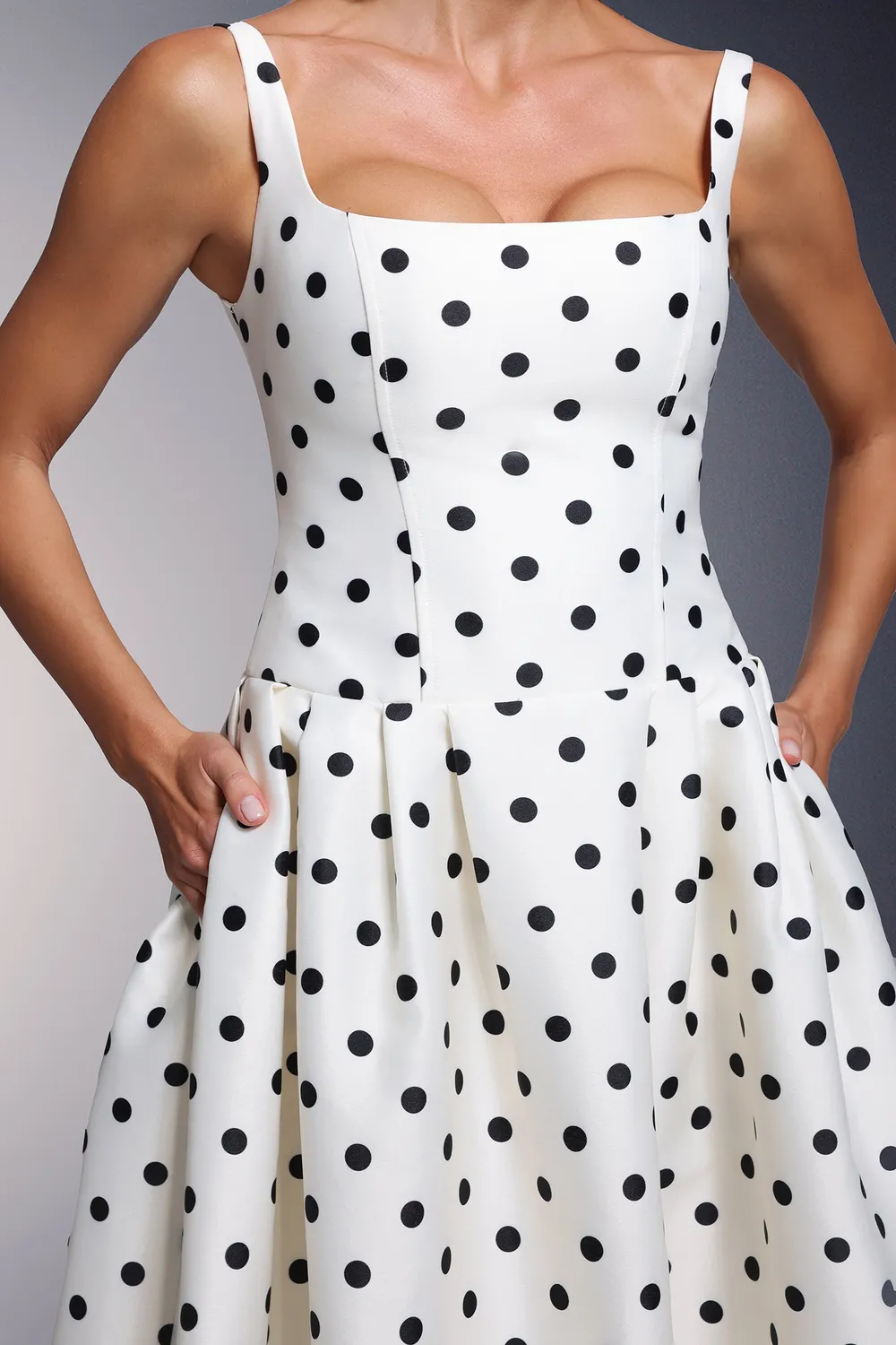Bella Barnett Zada abito maxi beige pois smanicato