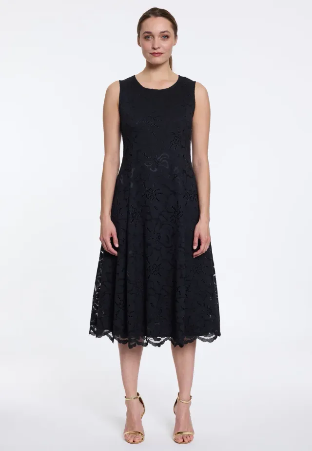 Ana Alcazar Duvia abito in pizzo nero midi