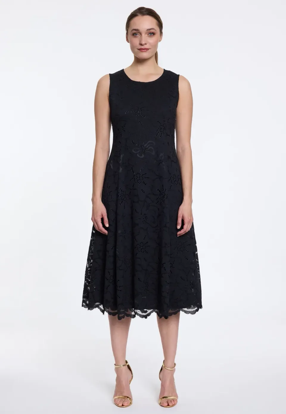 Ana Alcazar Duvia abito in pizzo nero midi