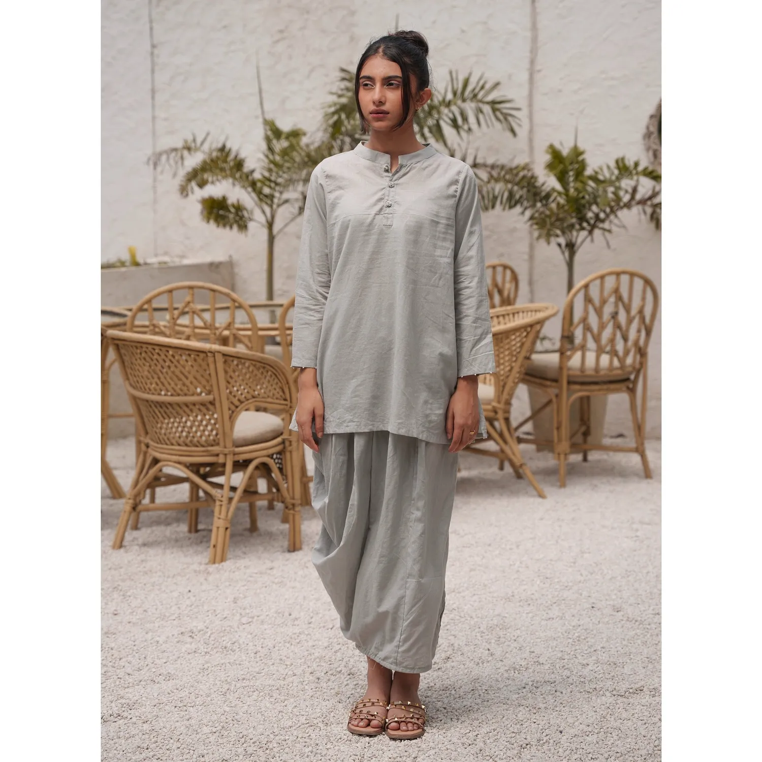 Our Dve Capsule 12 completo donna grigio top e pantalone