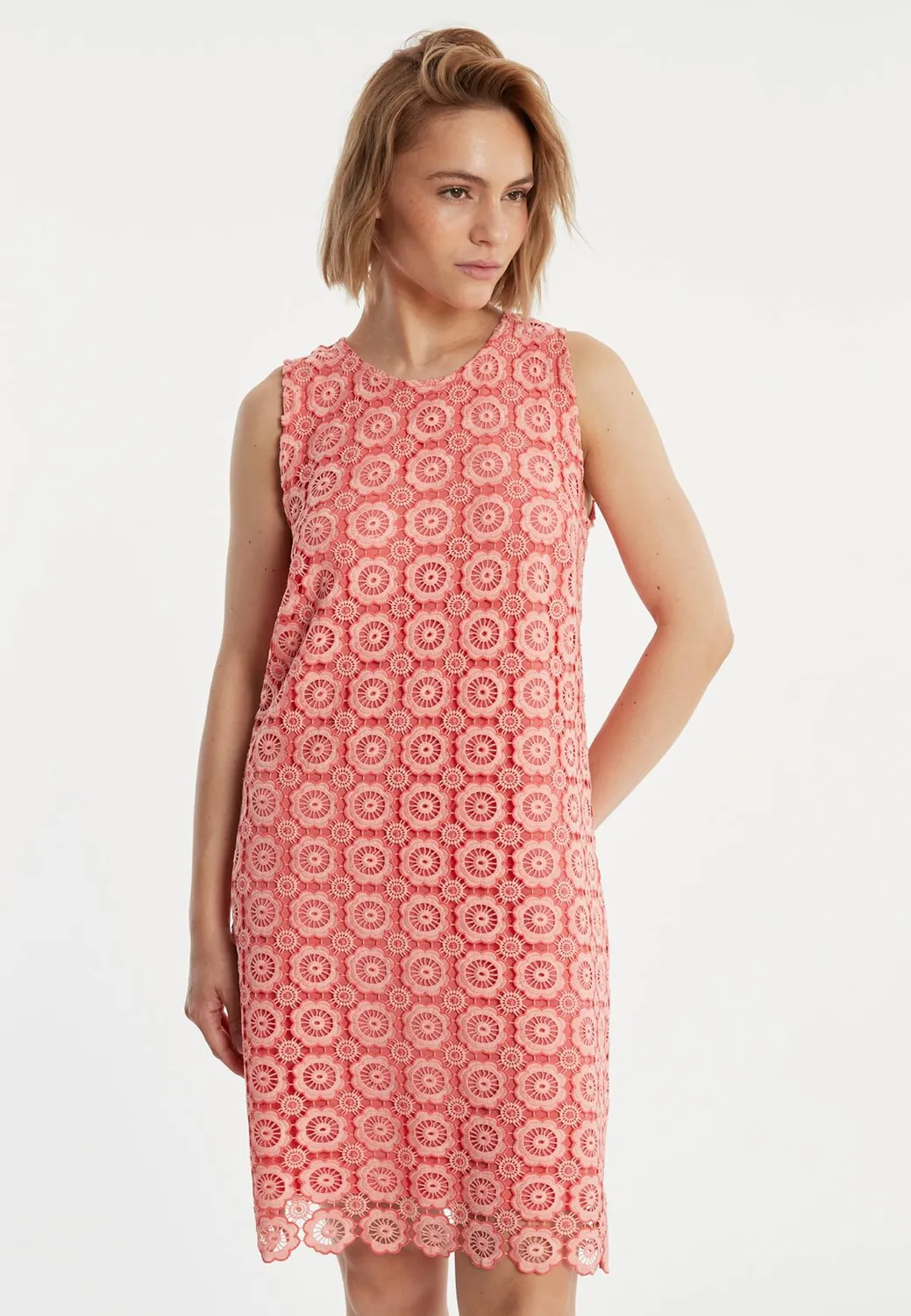 Ana Alcazar Zahea abito pizzo rosa corallo corto