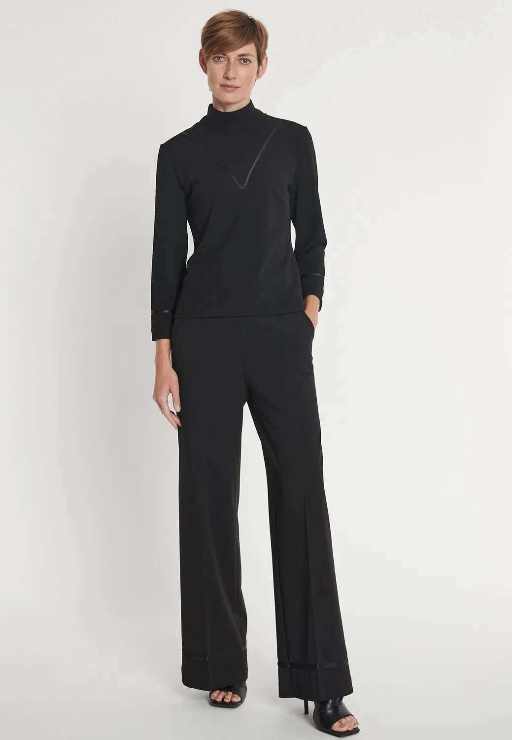 Ana Alcazar Harvos camicia collo alto nera