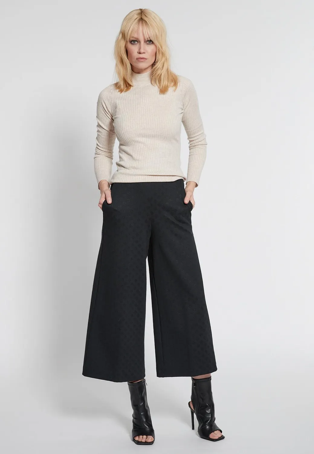 Ana Alcazar Hemmis pantaloni culotte neri a quadri